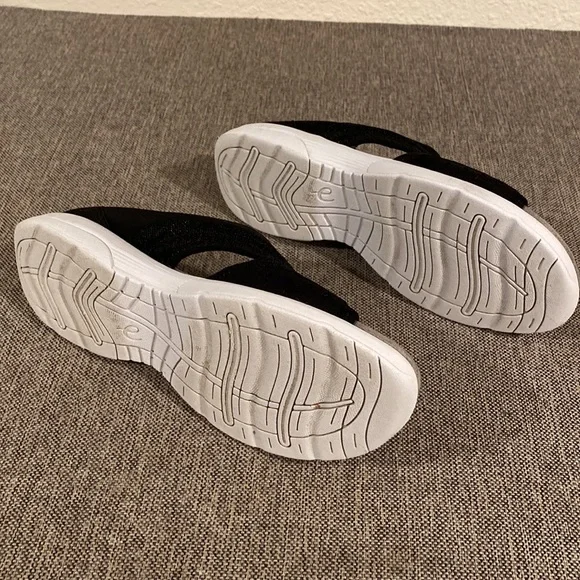 Easy Spirit. Comfortable Sandals, Size 8 - Picture 3 of 7